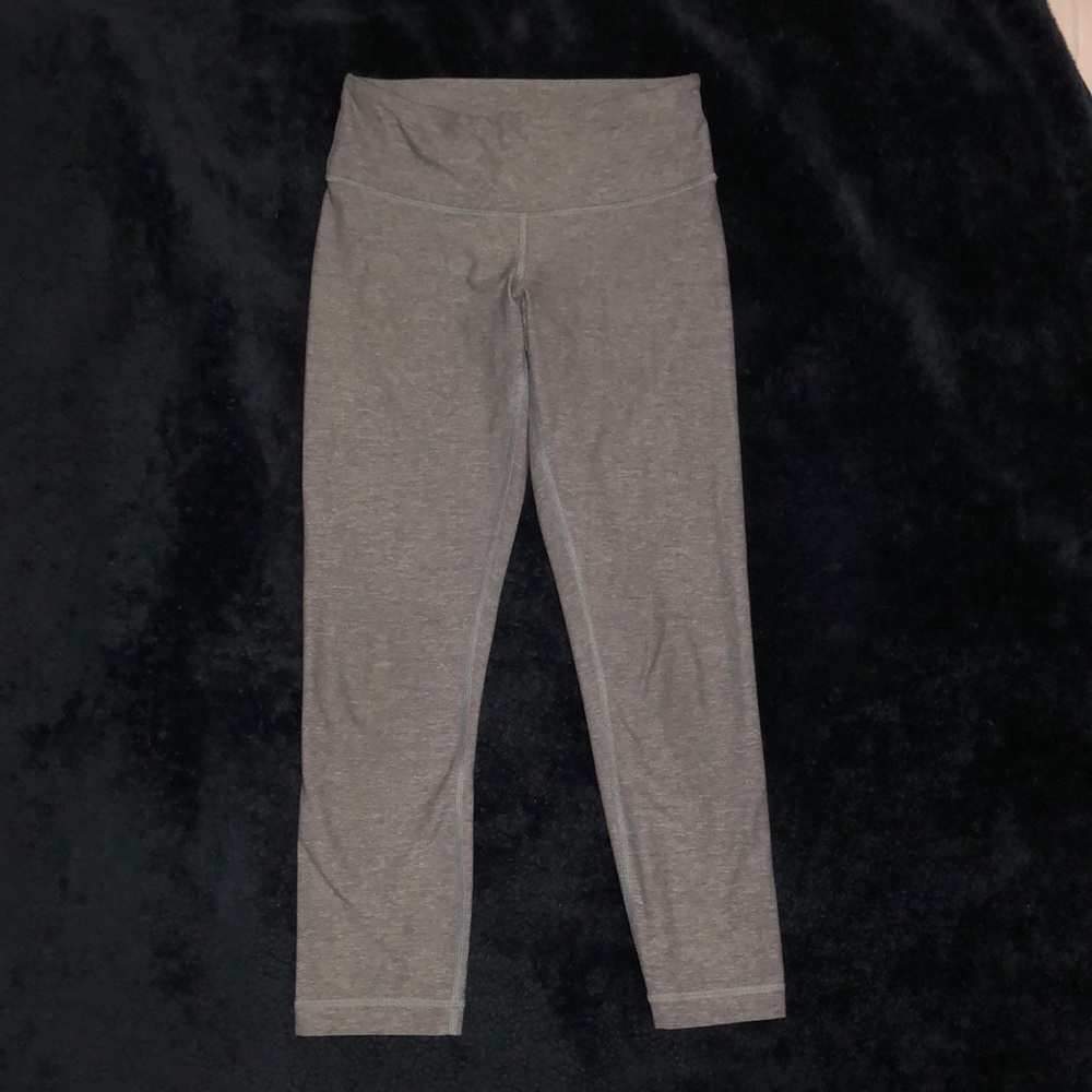 Cropped gray lululemon yoga pants